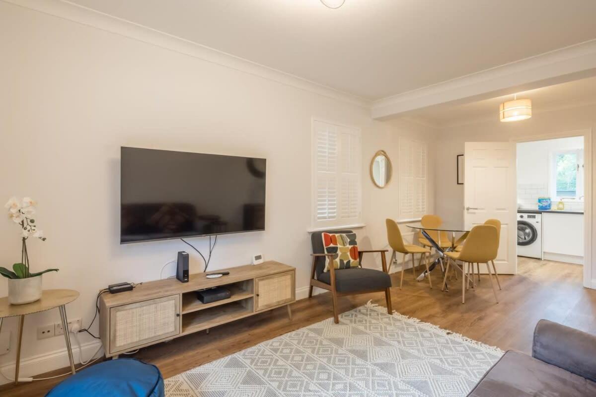 Lovely 1 Bed Apartment With Free Parking & Garden CBG Exterior foto