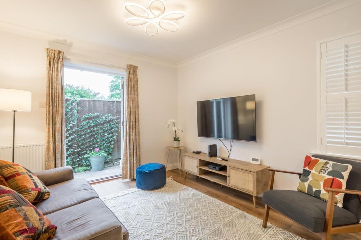Lovely 1 Bed Apartment With Free Parking & Garden CBG Exterior foto